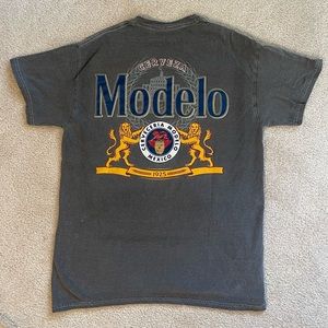 UO Modelo T-Shirt